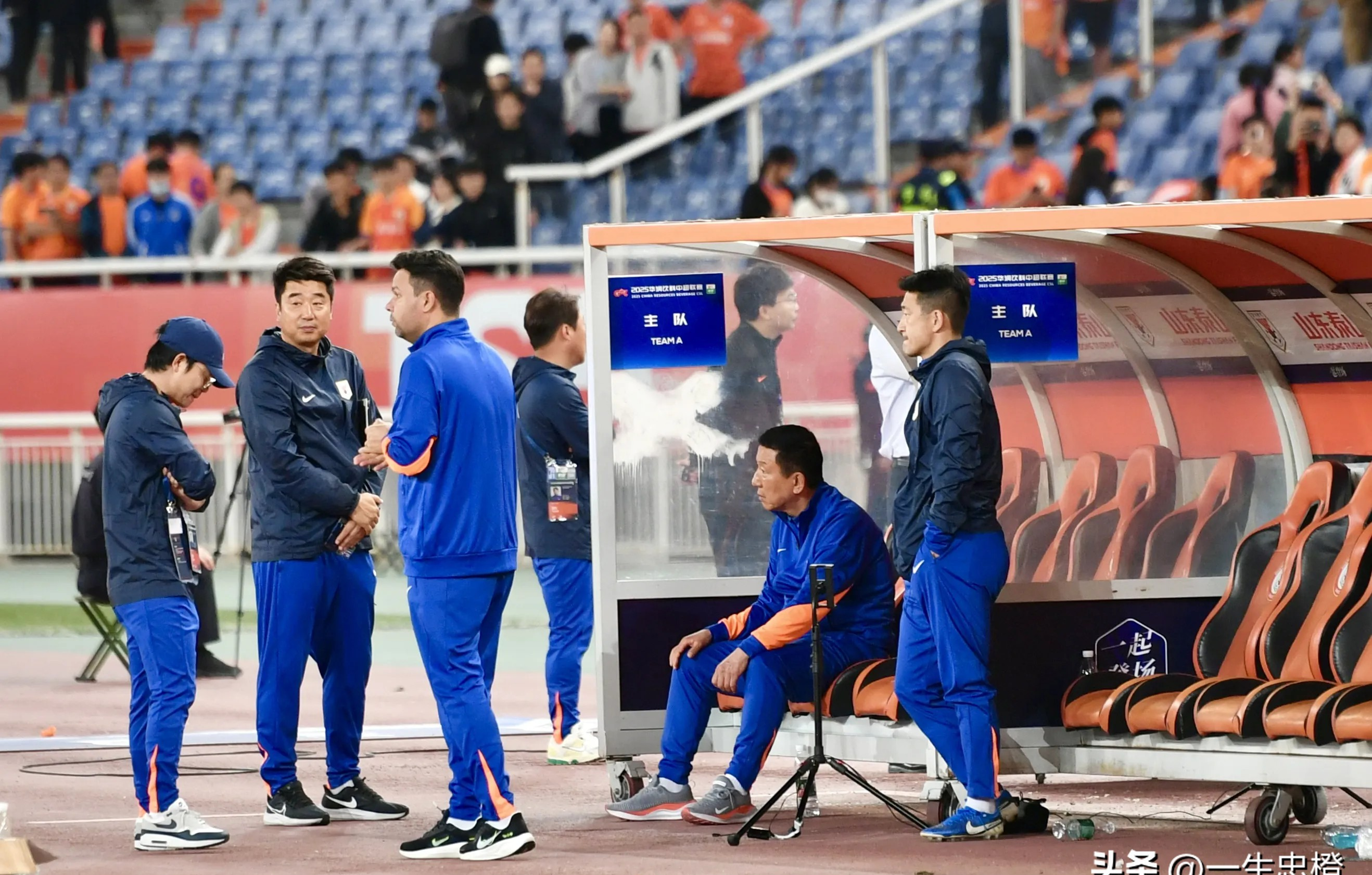 山东泰山训练开放日，集结日完成体检引欢呼，欧超杯在即，阵容厚度经受考验